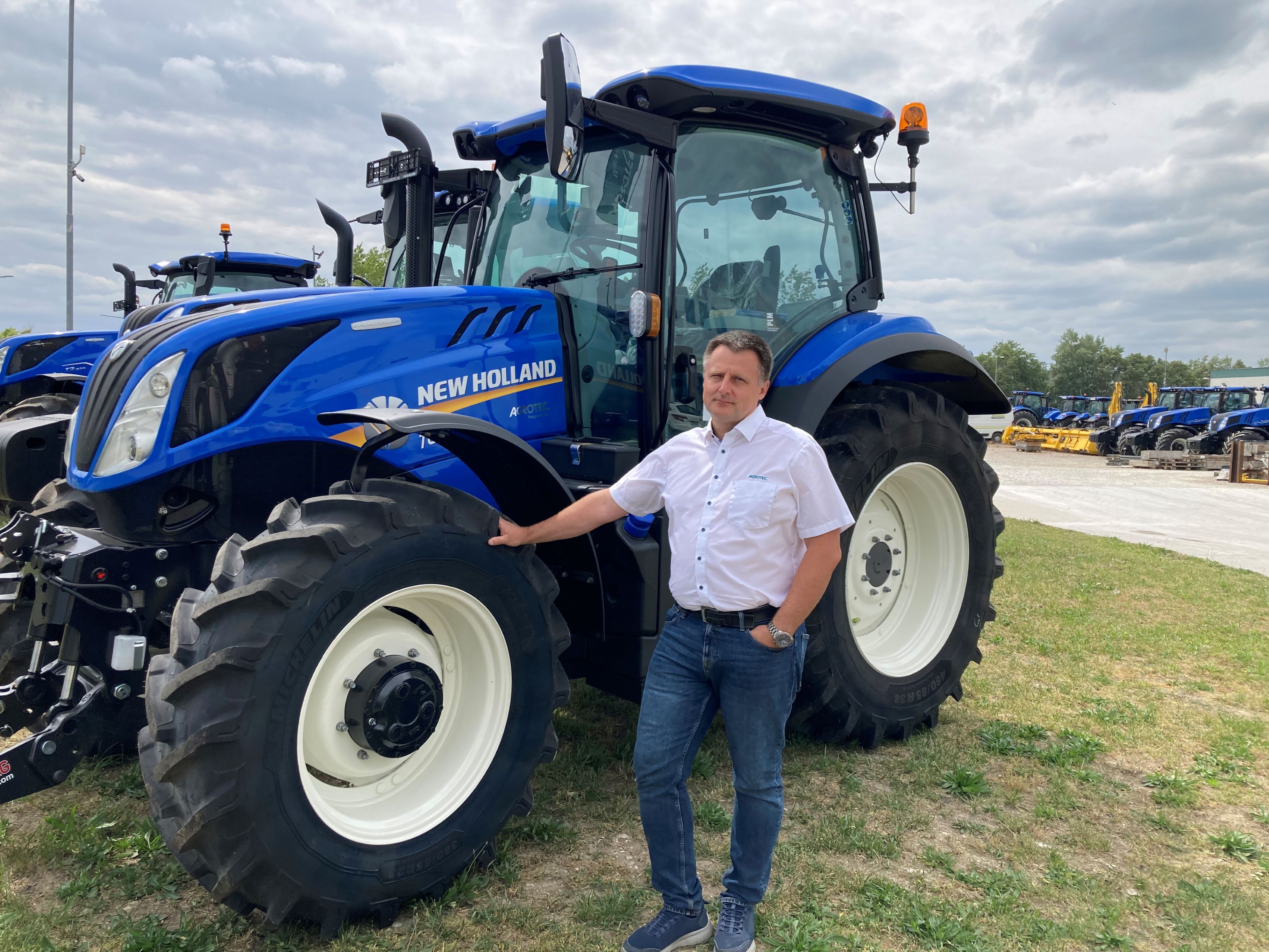 Szűr Gábor New Holland traktorral