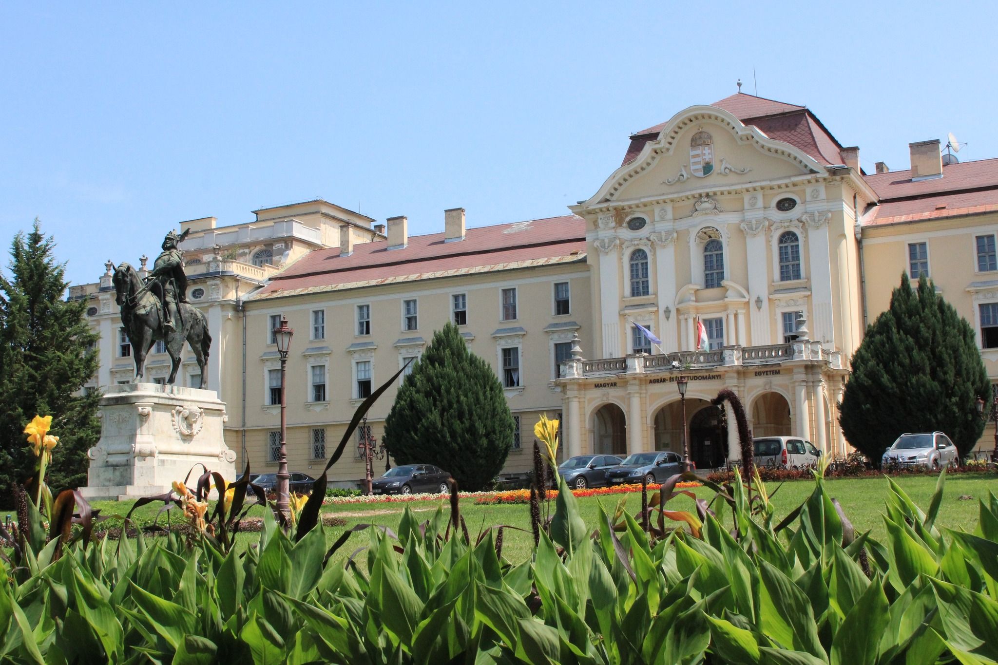 A Magyar Agrár- és Élettudományi Egyetem (MATE) gödöllői campusának műemlék főépületét 1,7 milliárd forintért újíthatja fel a kivitelező