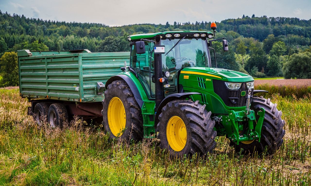 A magyar gazdák 53,7 százalékkal kevesebb traktort vettek 2024 augusztusában, mint egy évvel korábban