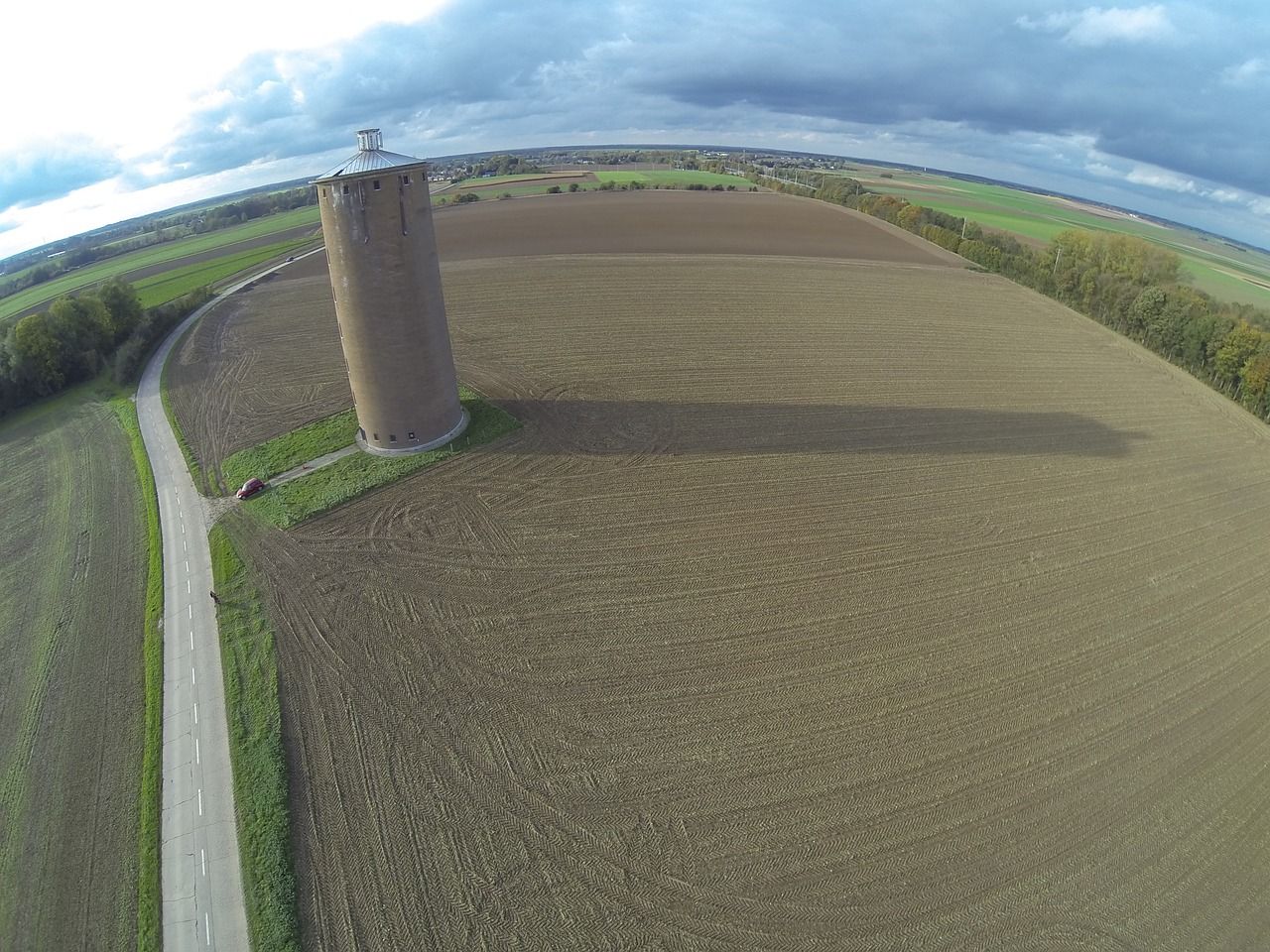 Akik hosszú távon a mezőgazdaságban képzelik el a jövőjüket, tudják, hogy csak fejlesztéssel és innovációval maradhatnak pályán – hangzott el a Nemzeti Agrárgazdasági Kamara összevont osztályülésén.