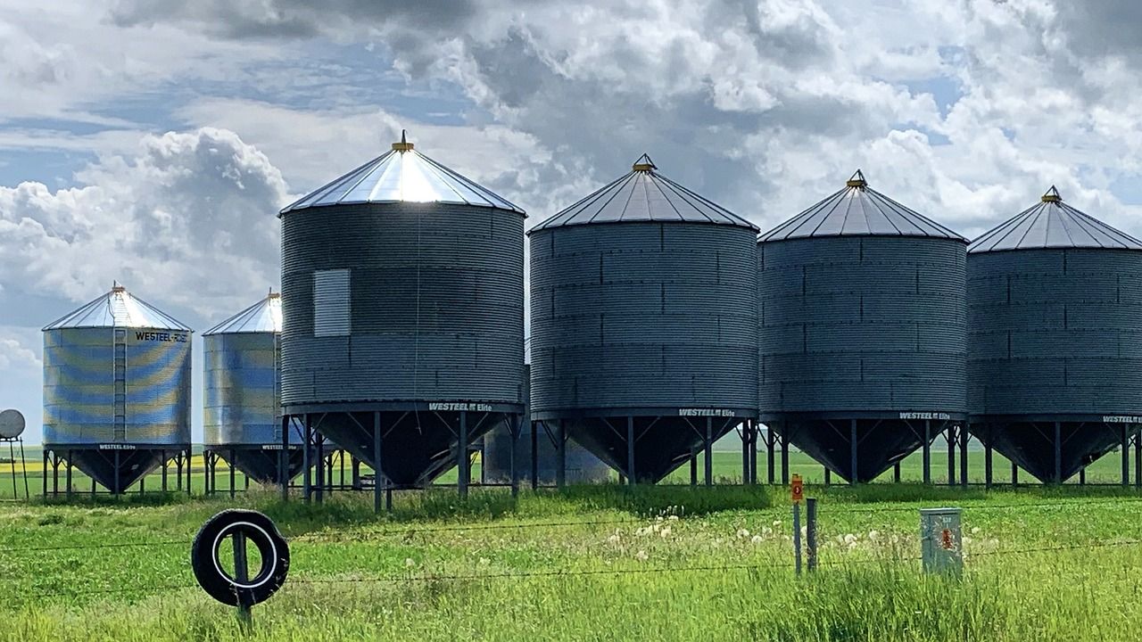 gabonatároló_gabonasiló_grain-wheat-farm-farming-silo