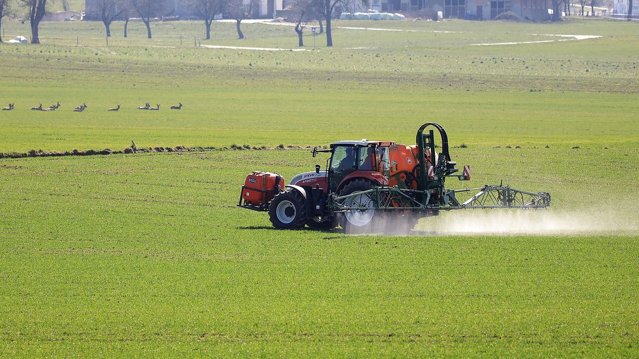 Még tavaly, 2024. december 20-án jelent meg az AKG tiltólistaként ismert lista az agrár-környezetgazdálkodásban (AKG) nem alkalmazható hatóanyagok jegyzékéről.