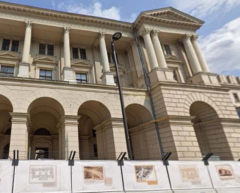 Ütemezetten zajlik a Steindl Imre Program keretében az Agrárminisztérium épületének megújítása a budapesti Kossuth téren - Fotó: Google Maps