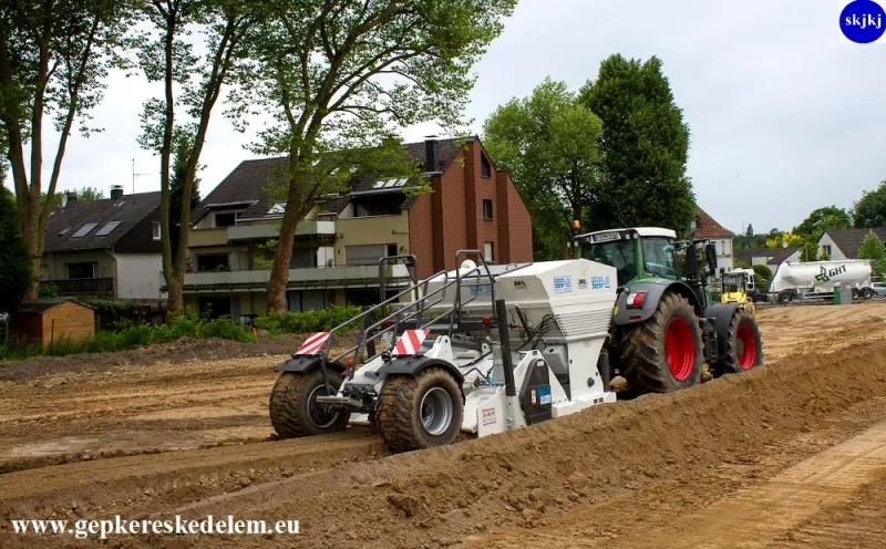 1 db Talajstabilizáló és kötőanyag-szóró rendszer Stehr SBF 24-6