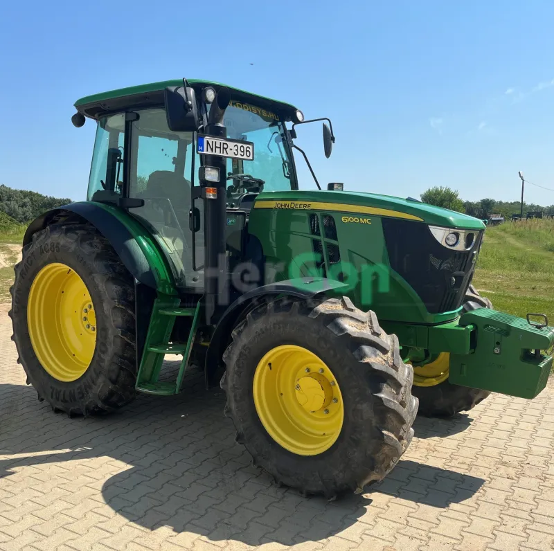 Eladeó John Deere 6100 MC keveset használt traktor