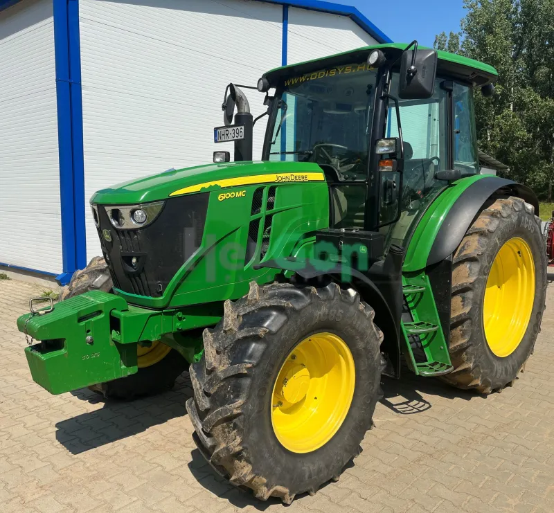 Eladeó John Deere 6100 MC keveset használt traktor