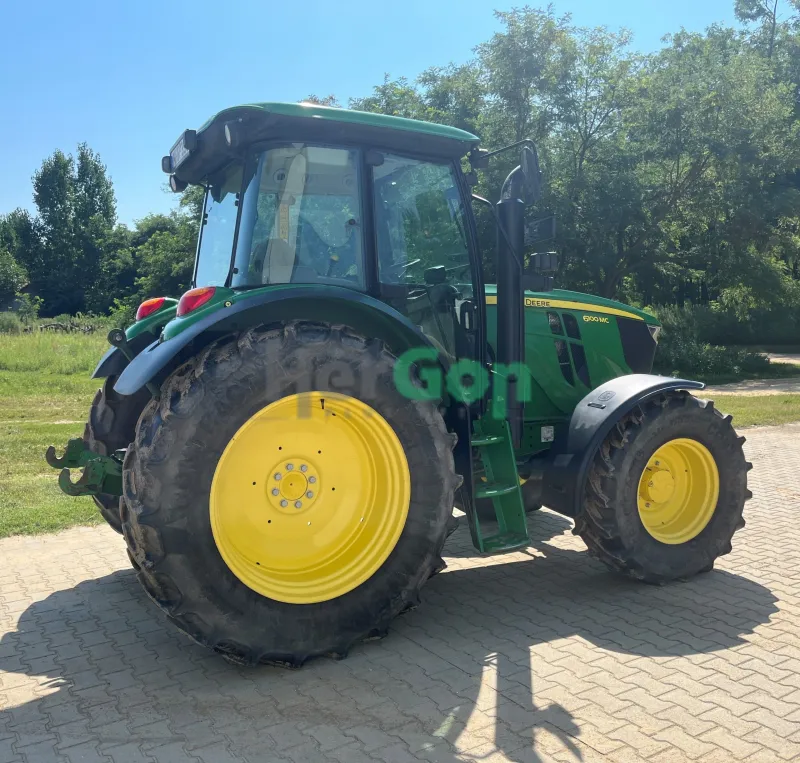 Eladeó John Deere 6100 MC keveset használt traktor