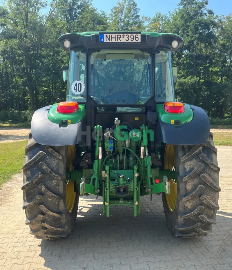 Eladeó John Deere 6100 MC keveset használt traktor