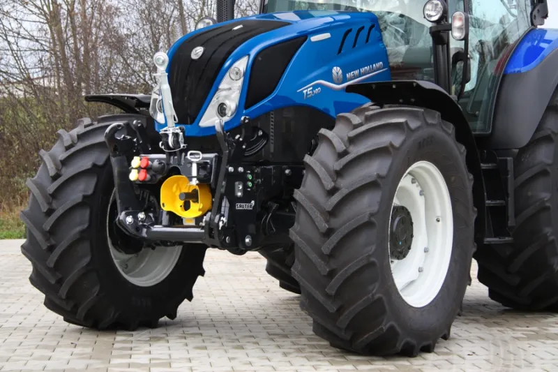 Eladó CNH (New Holland Steyr CaseIH) front hidraulika és TLT