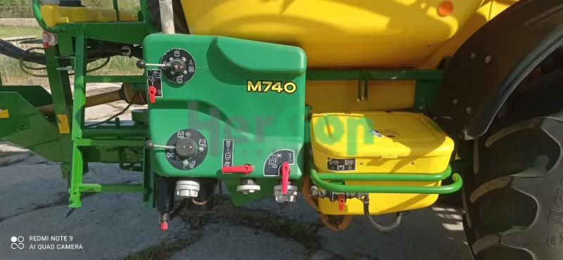 John Deere M740i