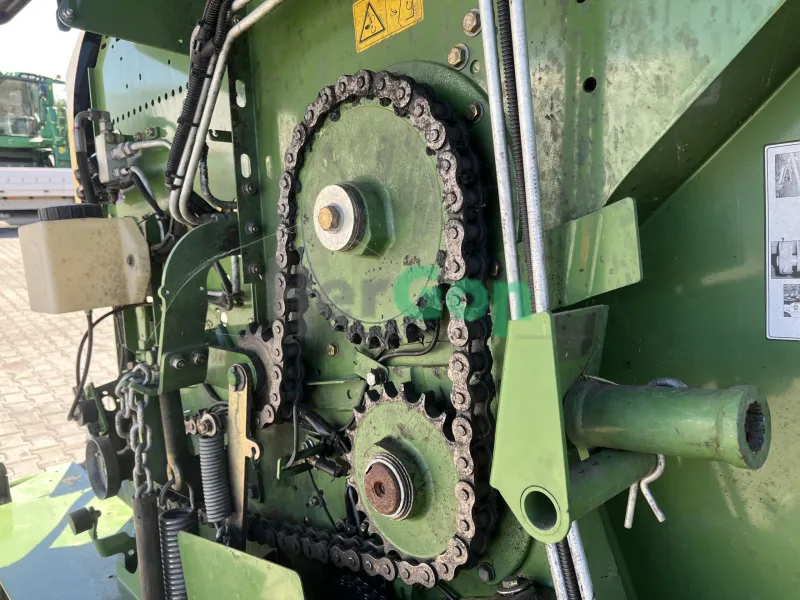 Krone Comprima F155 XC bálázó