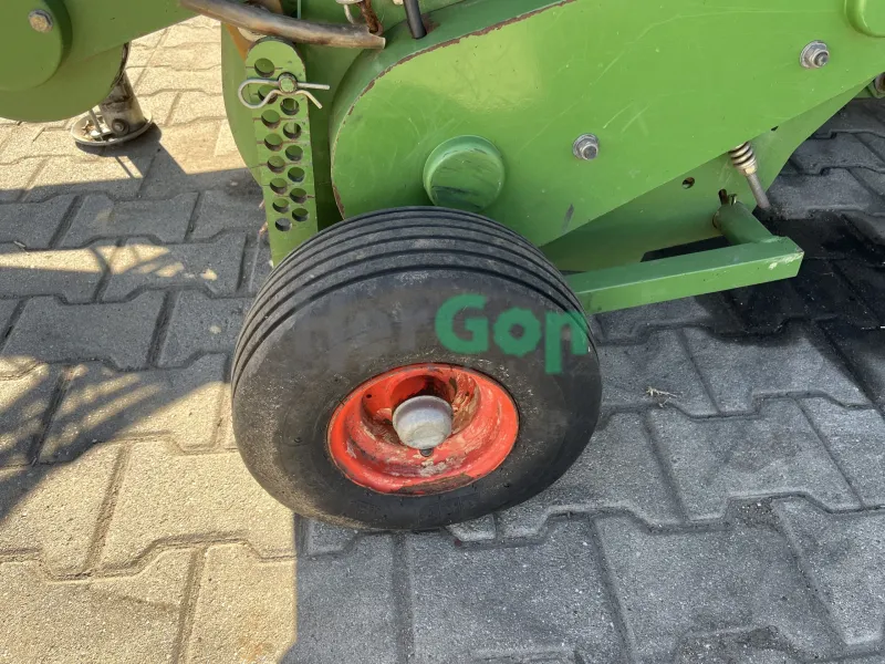 Krone Comprima F155 XC bálázó