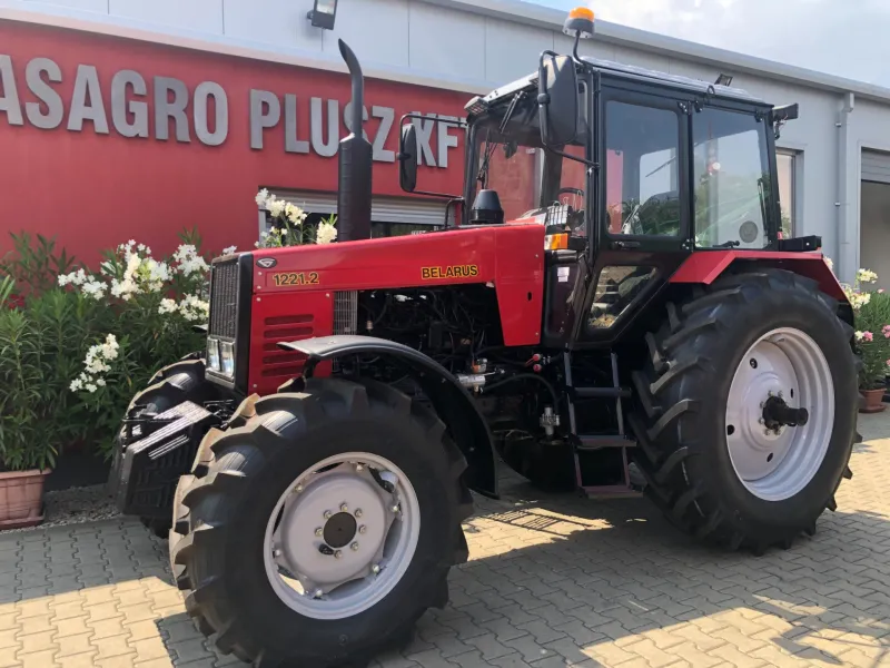 MTZ-1221.2 új lemezburkolatos traktor