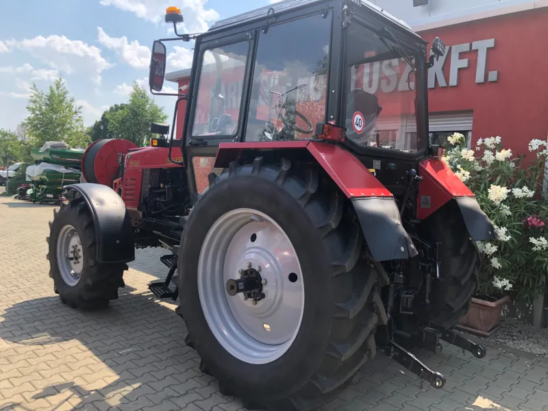 MTZ-1221.2 új lemezburkolatos traktor