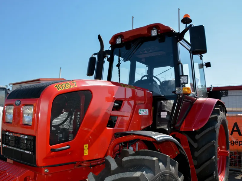 Belarus MTZ 1025.7 traktor Raktárról