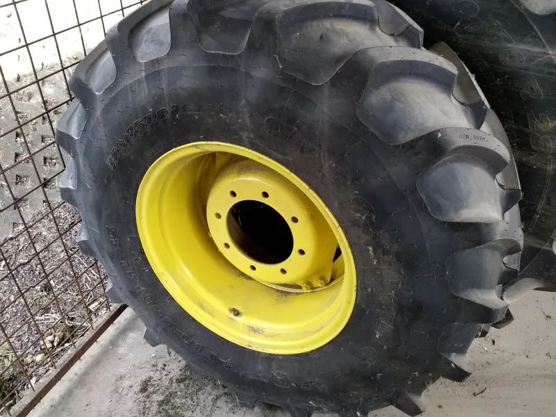 Köpeny+felni varitrac 420/85R24  Firestone Performer 137D 