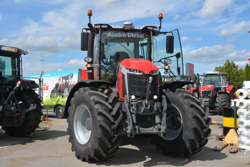 Massey Ferguson 8S.225 Dyna 7 traktor ÚJ