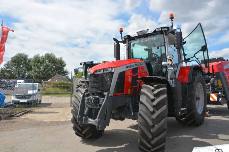 Massey Ferguson 8S.225 Dyna 7 traktor ÚJ