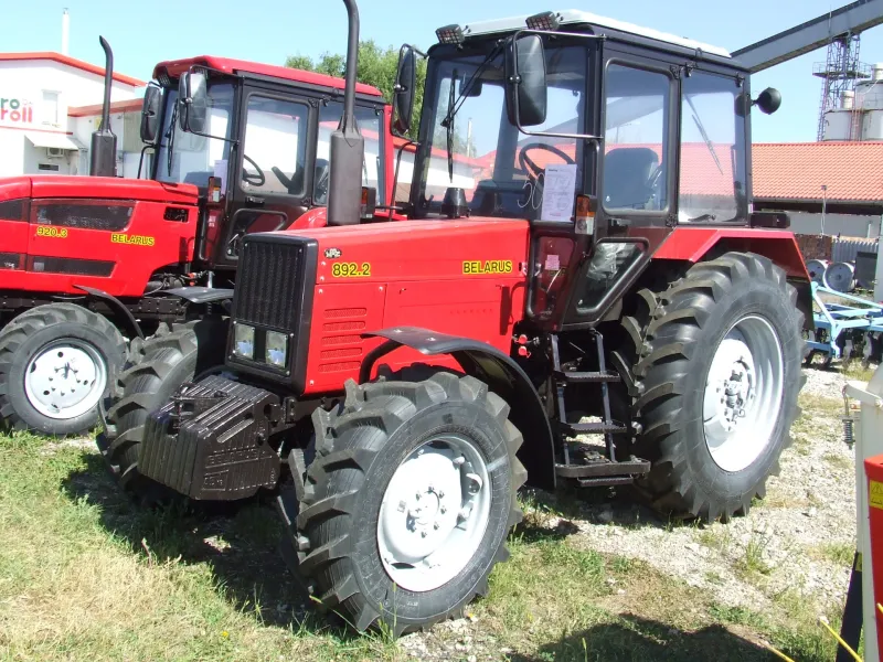 MTZ 892.2 traktor raktárról