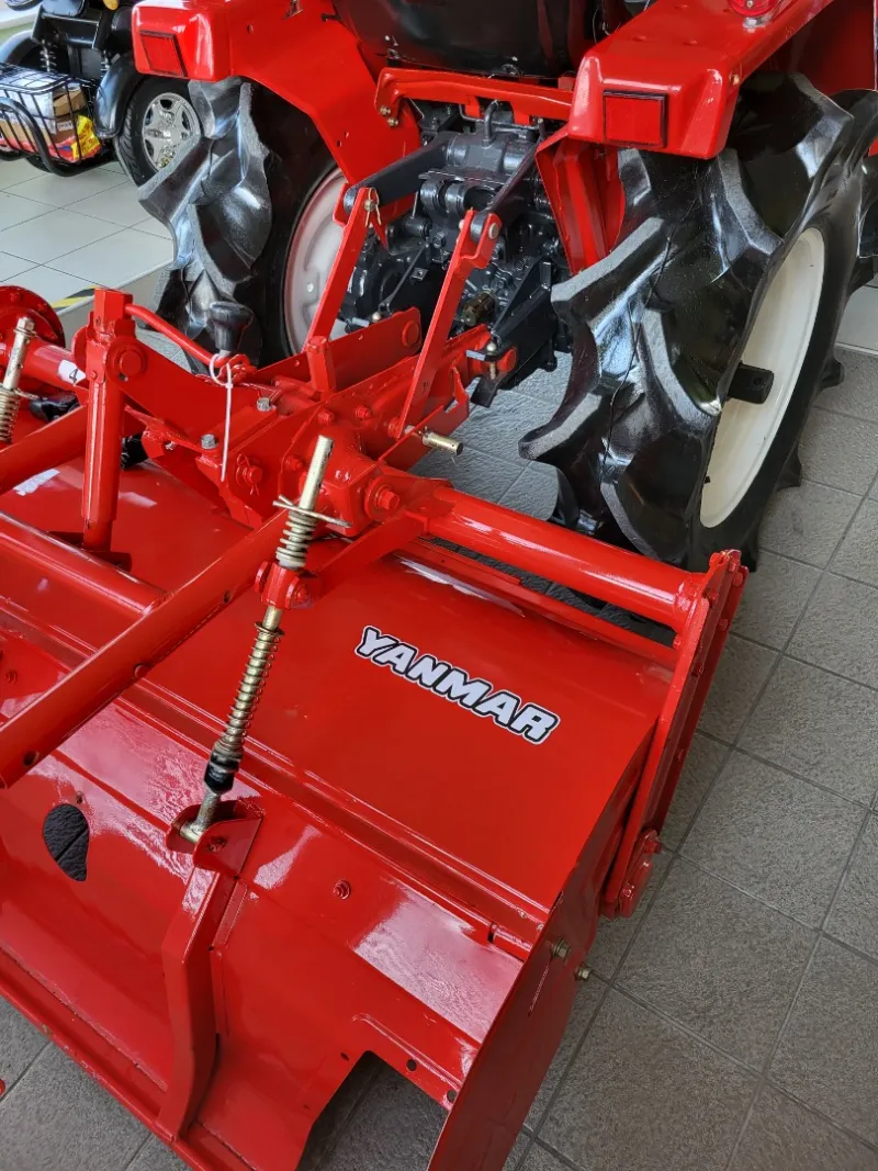 Yanmar Kr-3 japán kistraktor.
