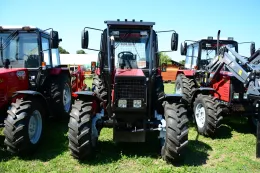 Belarus MTZ 820.4 Traktor raktárról