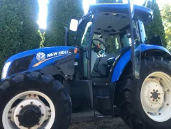 Eladó New Holland TD5.95 homlokrakodóval